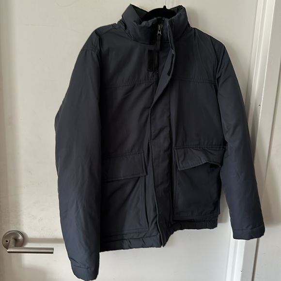 Everlane Men’s Renew Short Parka - Picture 7 of 10